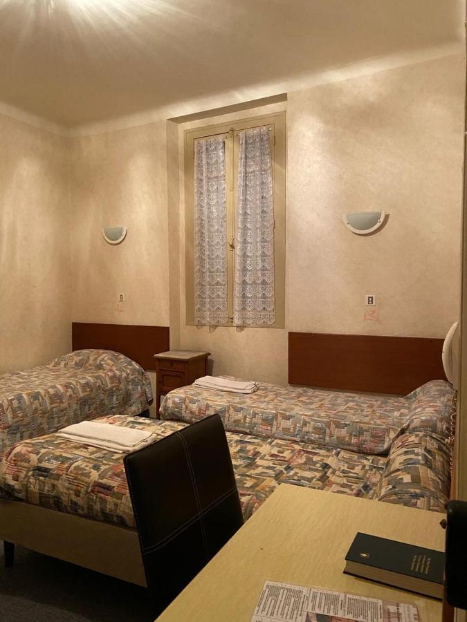 Hotel - Restaurant - Bar Saint Avit L Hotel Des Tchoumjeu ルルド エクステリア 写真